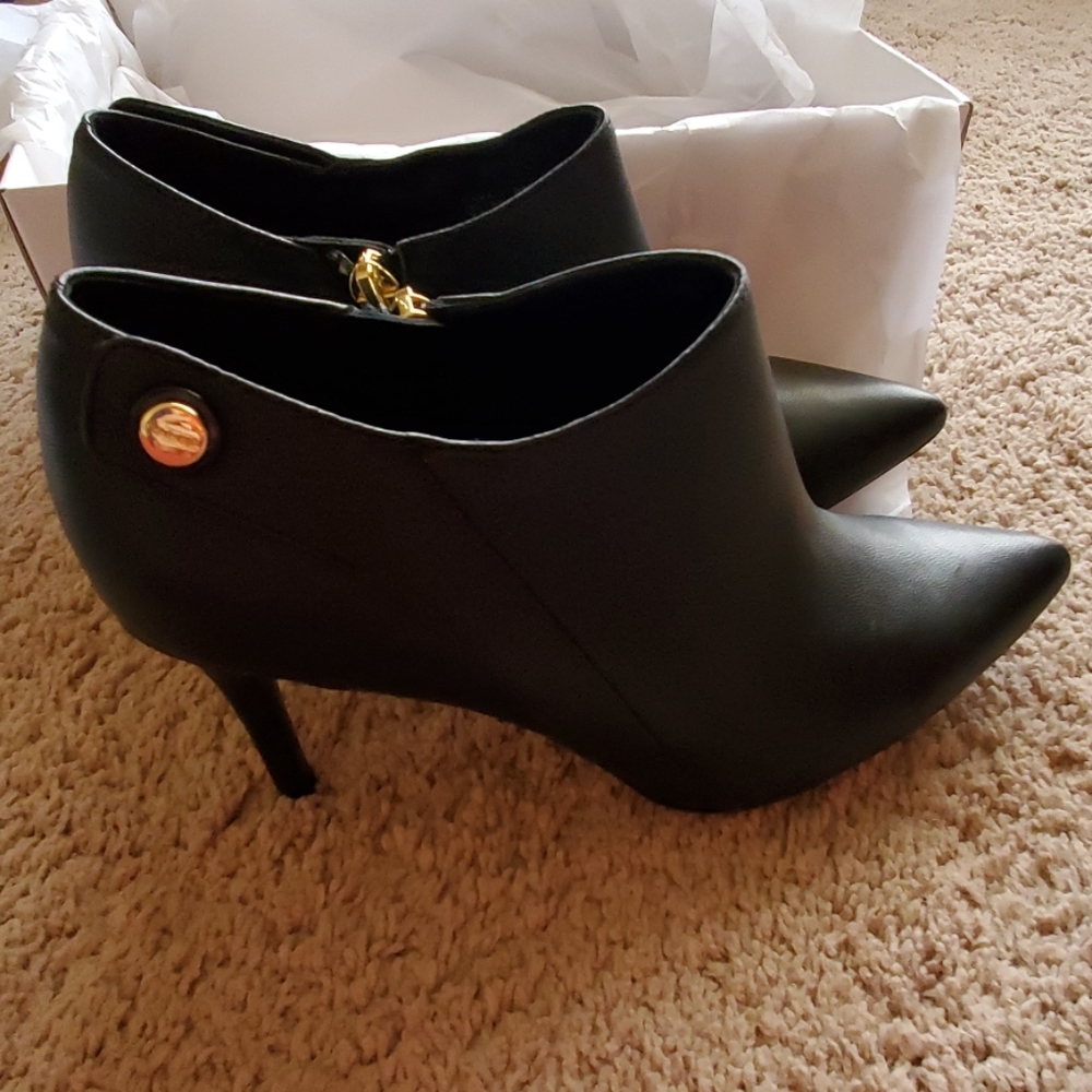 New women's leather Calvin Klein ankle boots